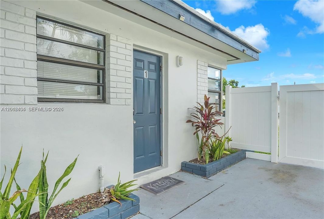 For Rent: $1,700 (1 beds, 1 baths, 1392 Square Feet)