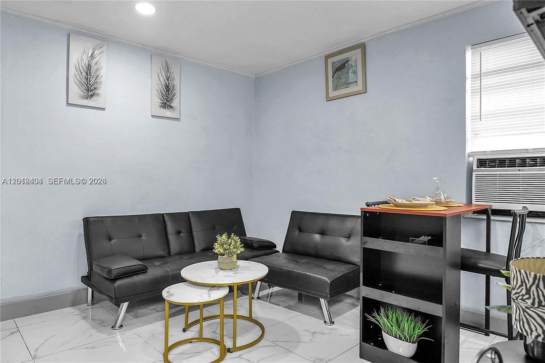For Rent: $1,700 (1 beds, 1 baths, 1392 Square Feet)