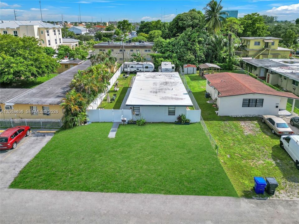 For Rent: $1,700 (1 beds, 1 baths, 1392 Square Feet)