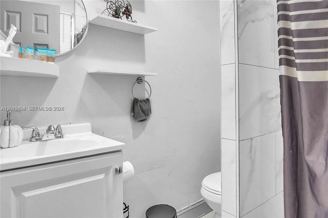 For Rent: $1,700 (1 beds, 1 baths, 1392 Square Feet)