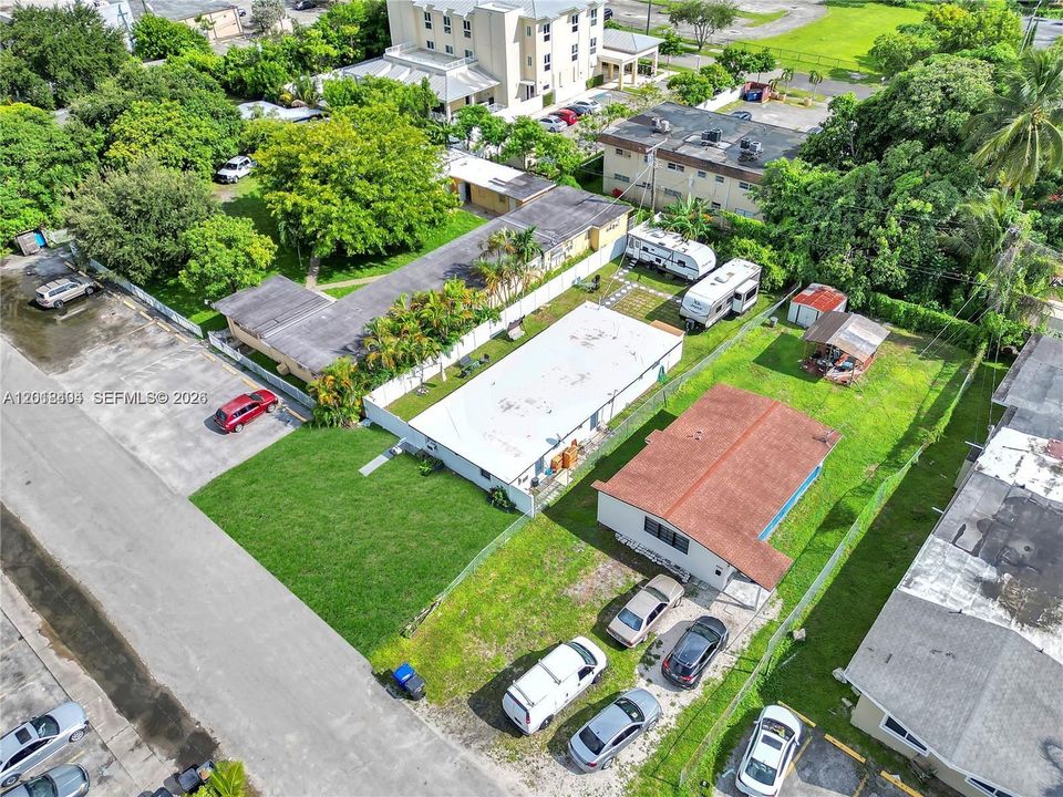 For Rent: $1,700 (1 beds, 1 baths, 1392 Square Feet)