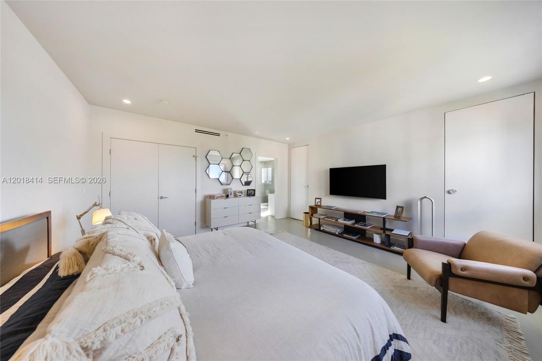 For Rent: $10,800 (3 beds, 2 baths, 1730 Square Feet)