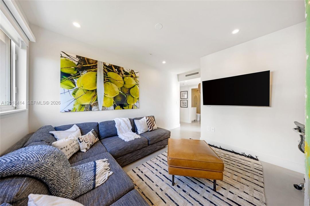 For Rent: $10,800 (3 beds, 2 baths, 1730 Square Feet)