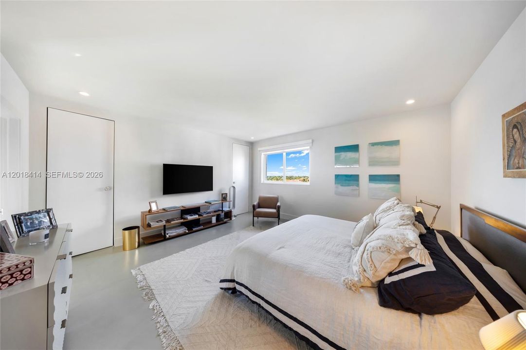 For Rent: $10,800 (3 beds, 2 baths, 1730 Square Feet)