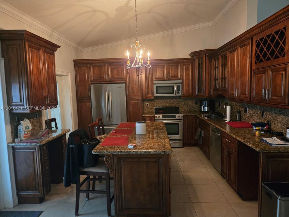 Под контрактом: $3,400 (3 спален, 2 ванн, 1502 Квадратных фут)