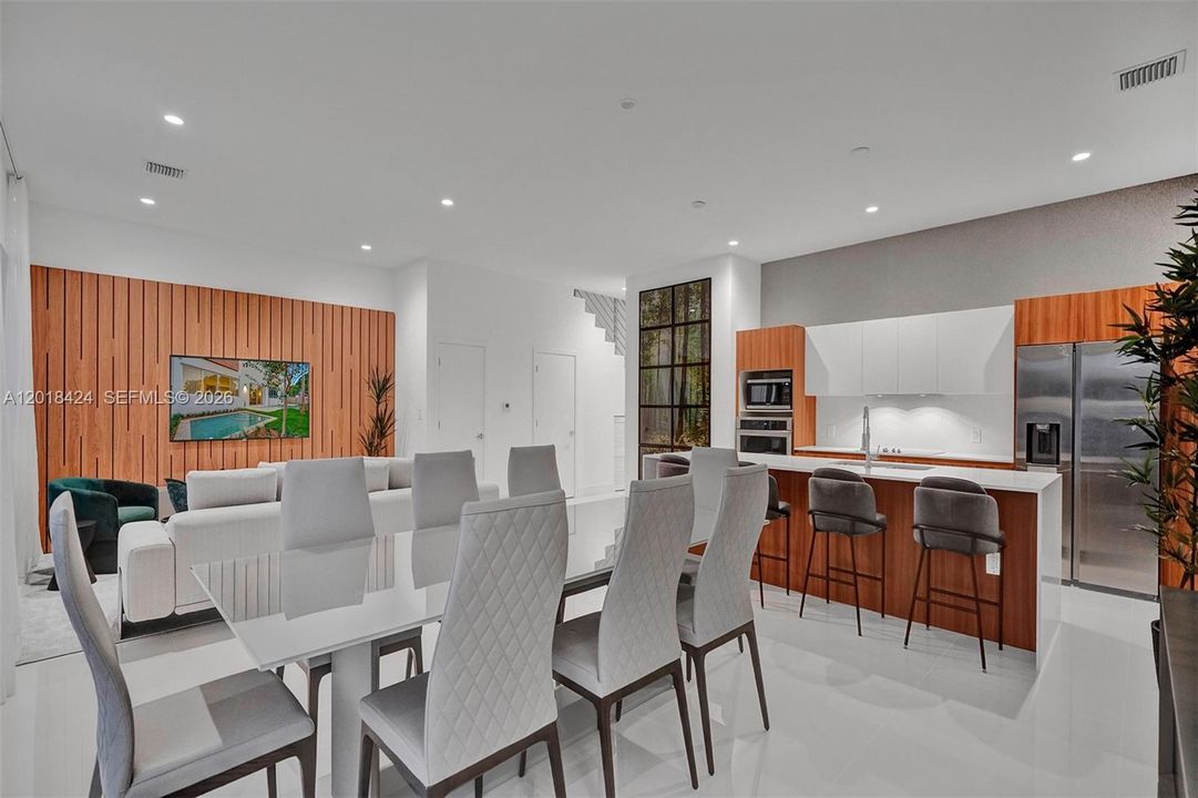 En Venta: $975,000 (3 camas, 3 baños, 2036 Pies cuadrados)