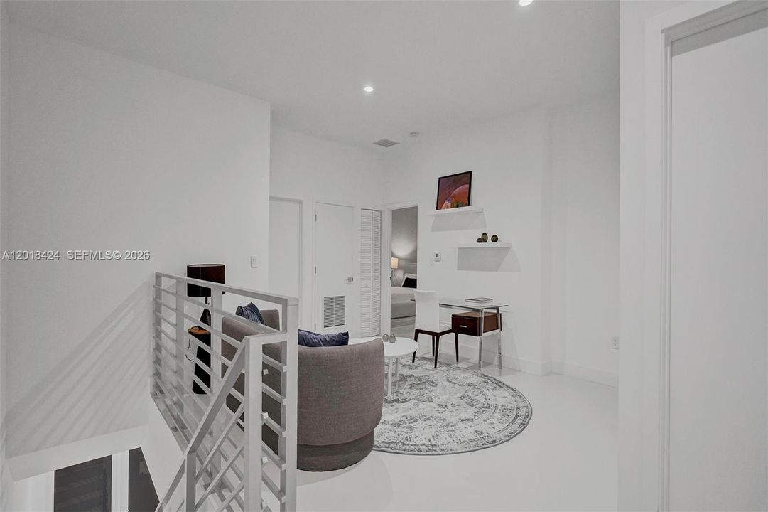 En Venta: $975,000 (3 camas, 3 baños, 2036 Pies cuadrados)