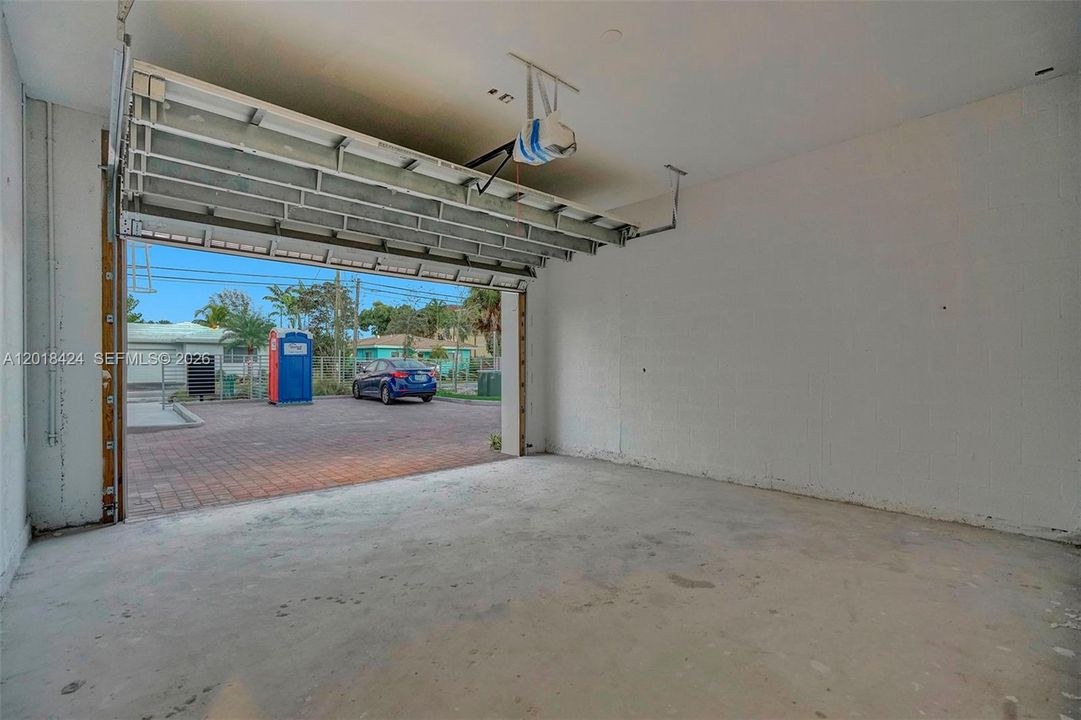 En Venta: $975,000 (3 camas, 3 baños, 2036 Pies cuadrados)