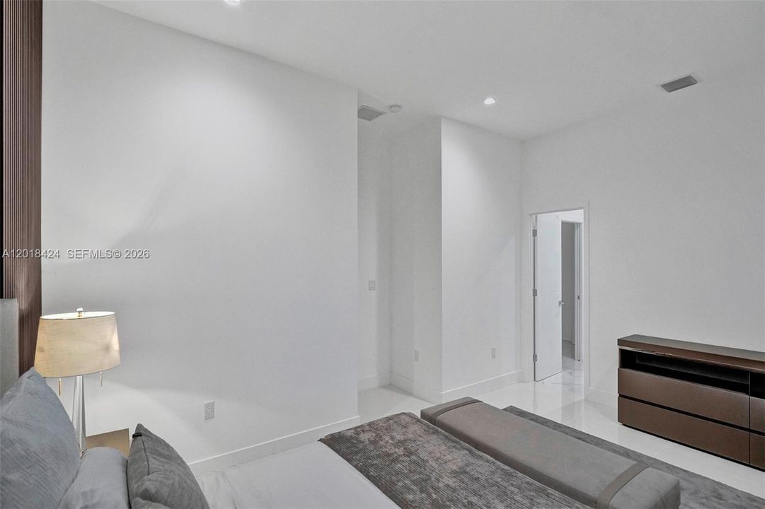En Venta: $975,000 (3 camas, 3 baños, 2036 Pies cuadrados)