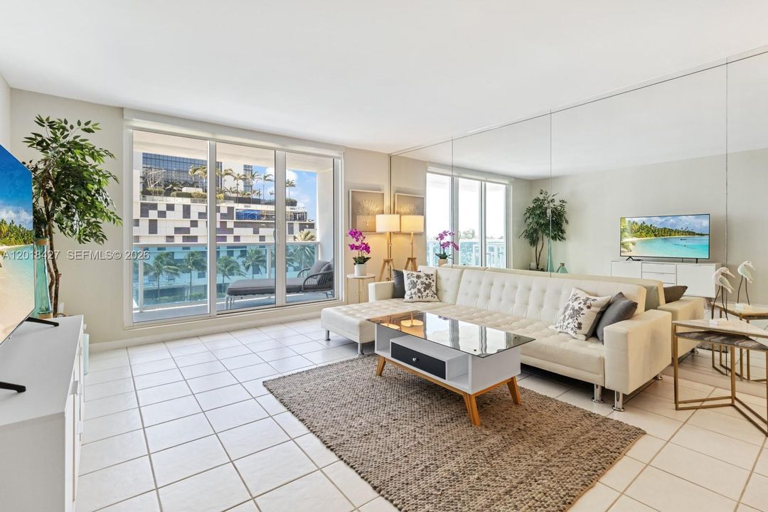 For Sale: $1,125,000 (1 beds, 1 baths, 880 Square Feet)