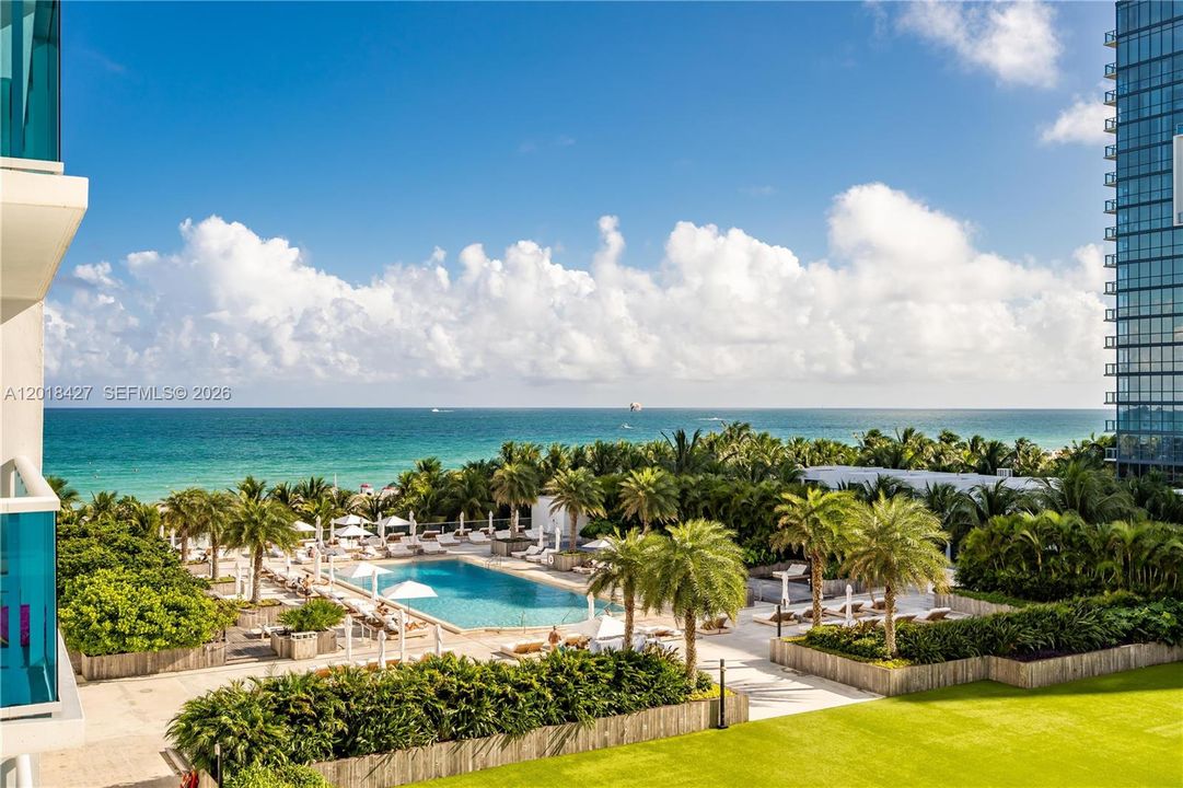 For Sale: $1,125,000 (1 beds, 1 baths, 880 Square Feet)