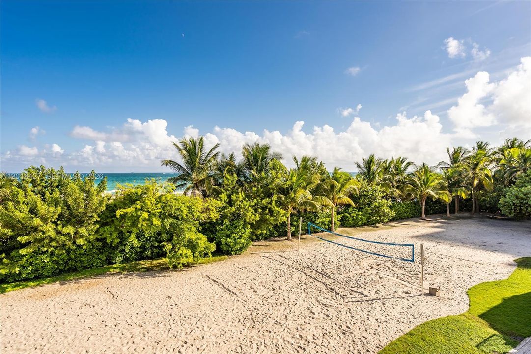 For Sale: $1,125,000 (1 beds, 1 baths, 880 Square Feet)