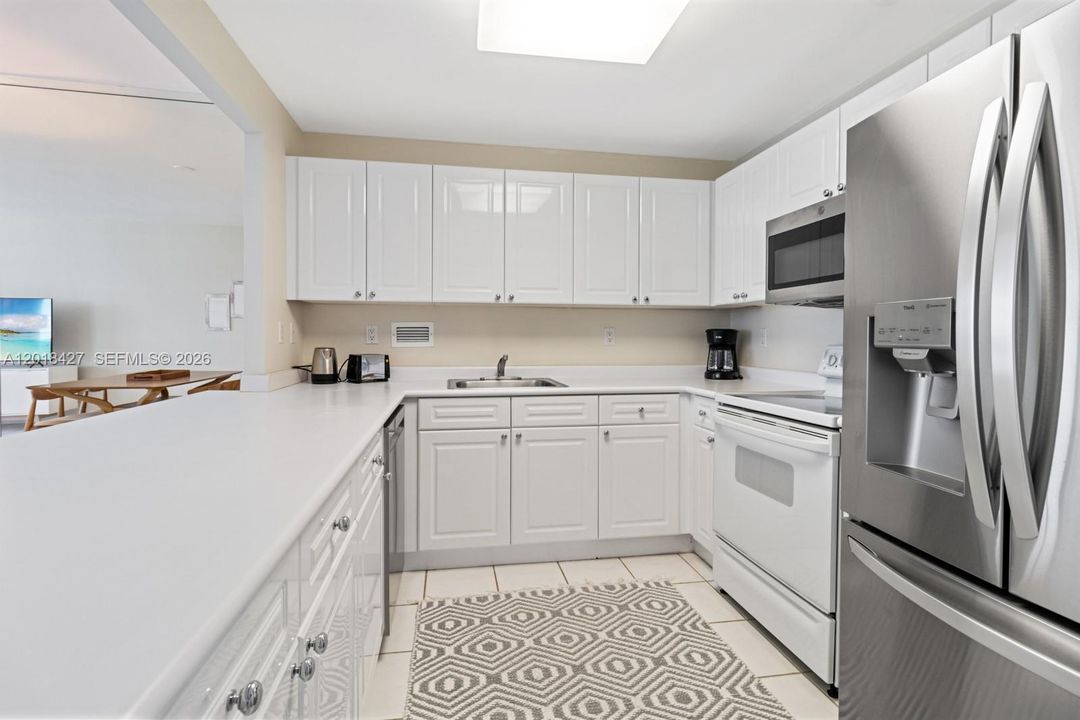 For Sale: $1,125,000 (1 beds, 1 baths, 880 Square Feet)