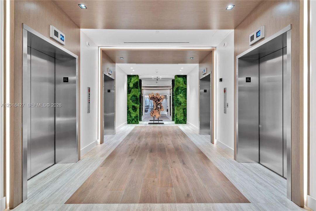 For Sale: $1,125,000 (1 beds, 1 baths, 880 Square Feet)