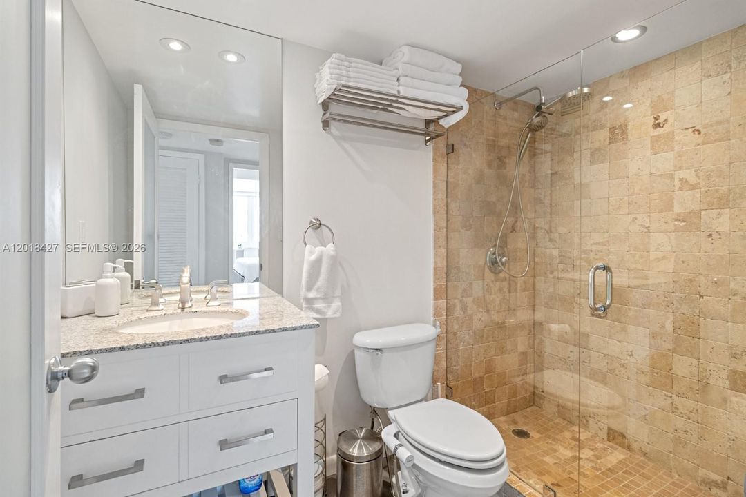 For Sale: $1,125,000 (1 beds, 1 baths, 880 Square Feet)