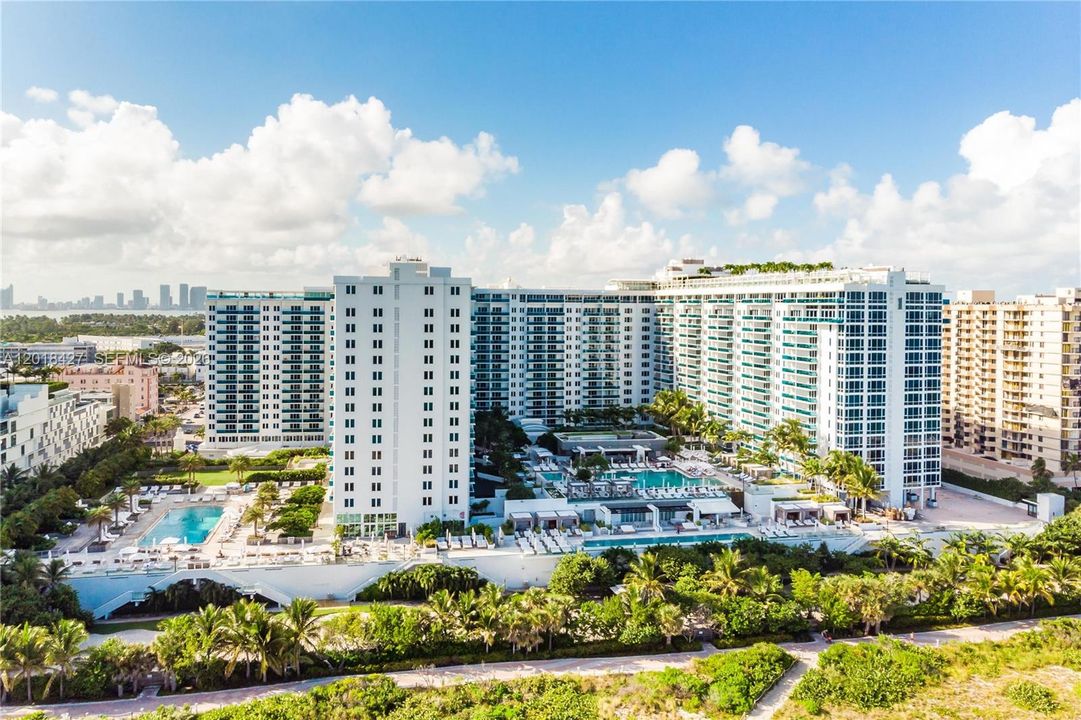 For Sale: $1,125,000 (1 beds, 1 baths, 880 Square Feet)