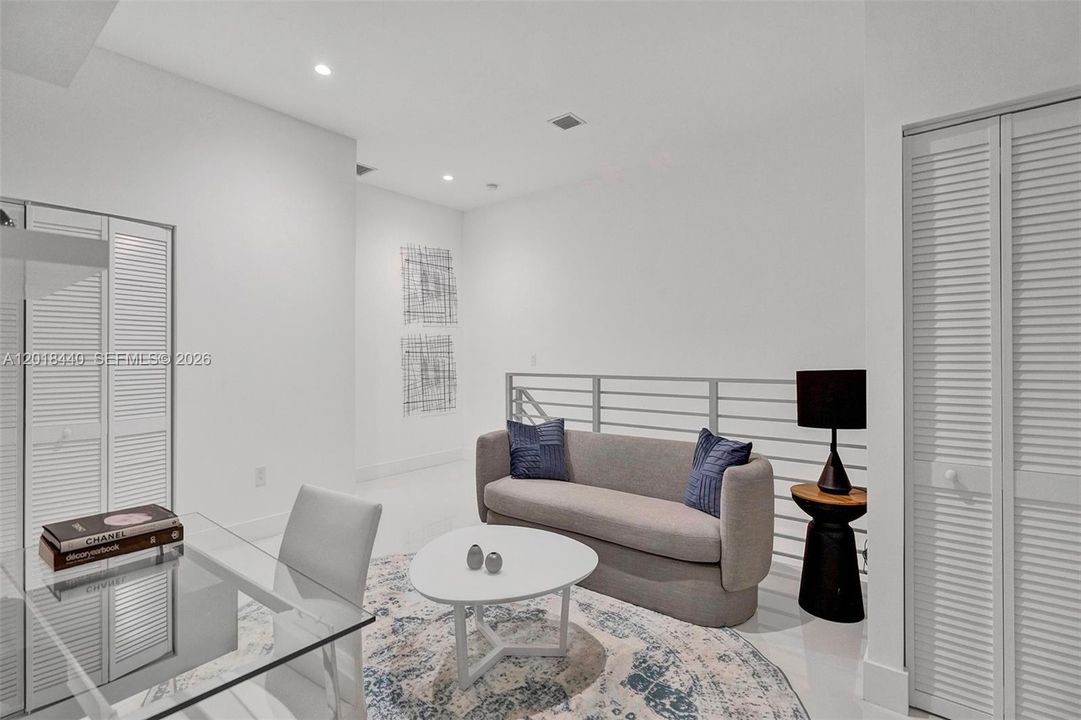 En Venta: $1,050,000 (3 camas, 3 baños, 2036 Pies cuadrados)