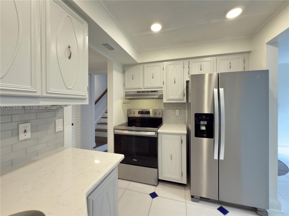 For Rent: $2,300 (2 beds, 1 baths, 1104 Square Feet)