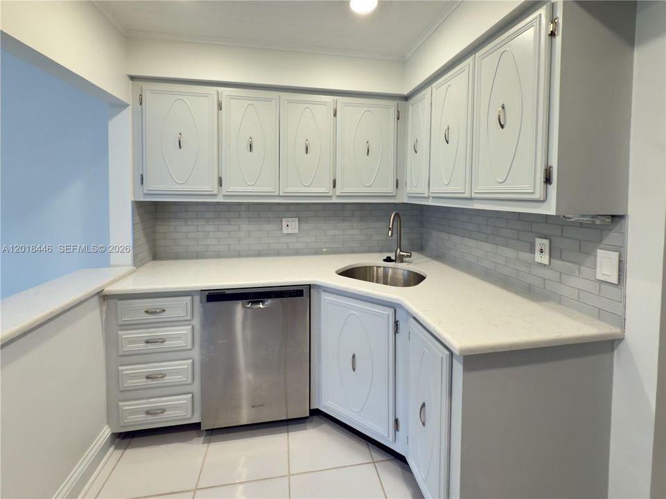 For Rent: $2,300 (2 beds, 1 baths, 1104 Square Feet)