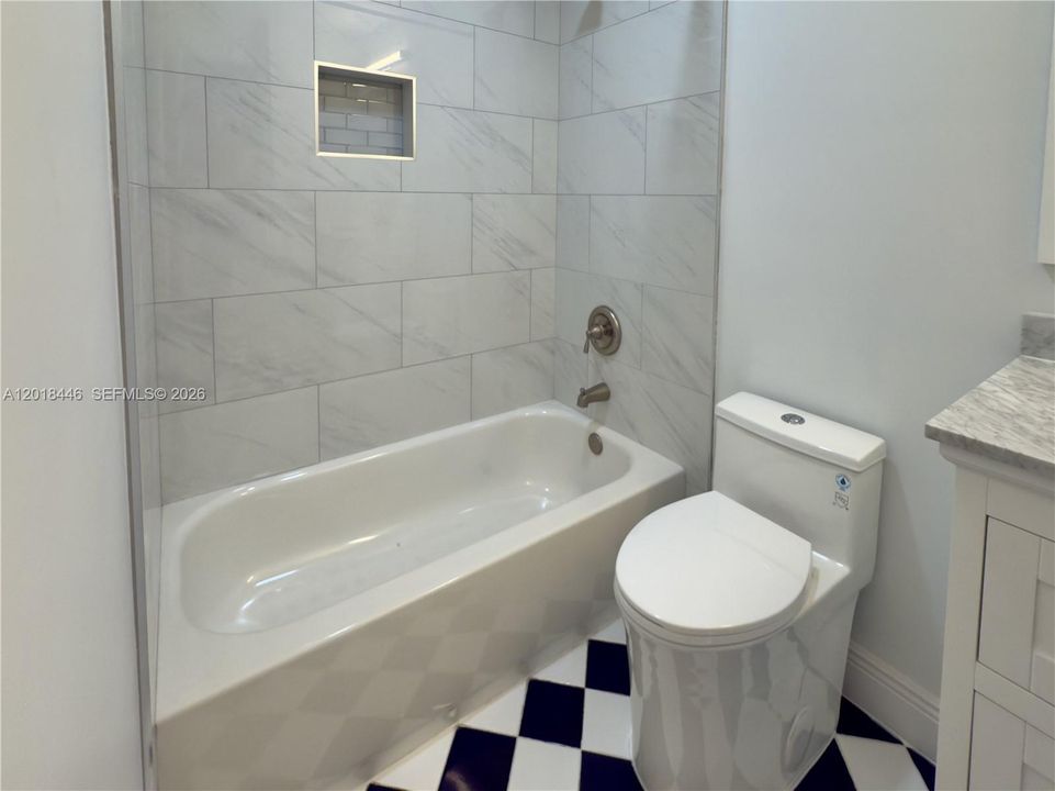 For Rent: $2,300 (2 beds, 1 baths, 1104 Square Feet)