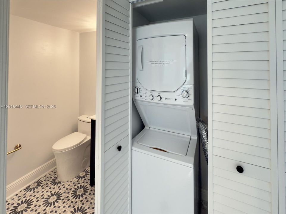 For Rent: $2,300 (2 beds, 1 baths, 1104 Square Feet)
