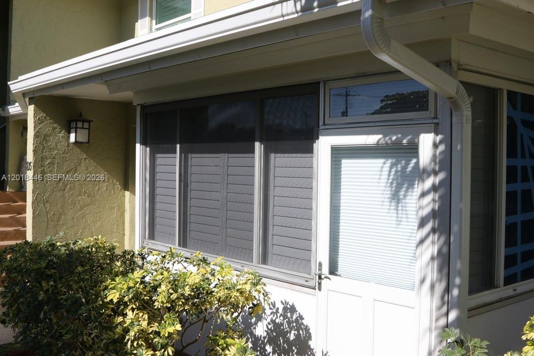 For Rent: $2,300 (2 beds, 1 baths, 1104 Square Feet)