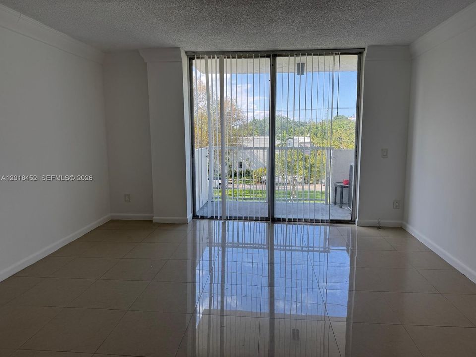 For Sale: $260,000 (2 beds, 2 baths, 963 Square Feet)