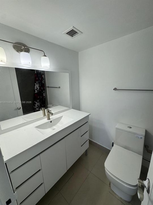 For Sale: $260,000 (2 beds, 2 baths, 963 Square Feet)