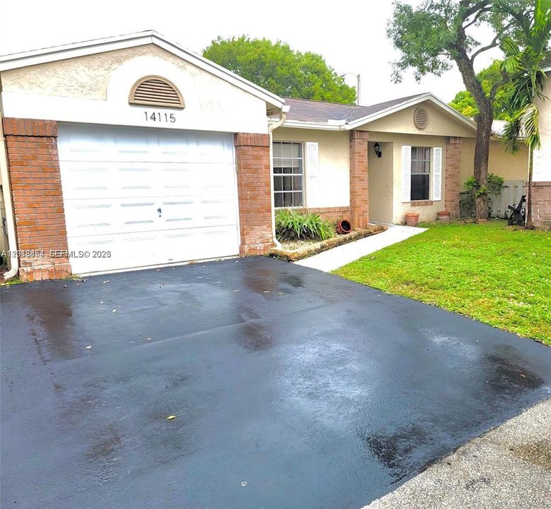 Active With Contract: $3,500 (3 beds, 2 baths, 1360 Square Feet)