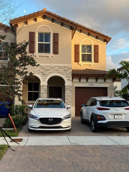 Active With Contract: $3,400 (3 beds, 2 baths, 1827 Square Feet)
