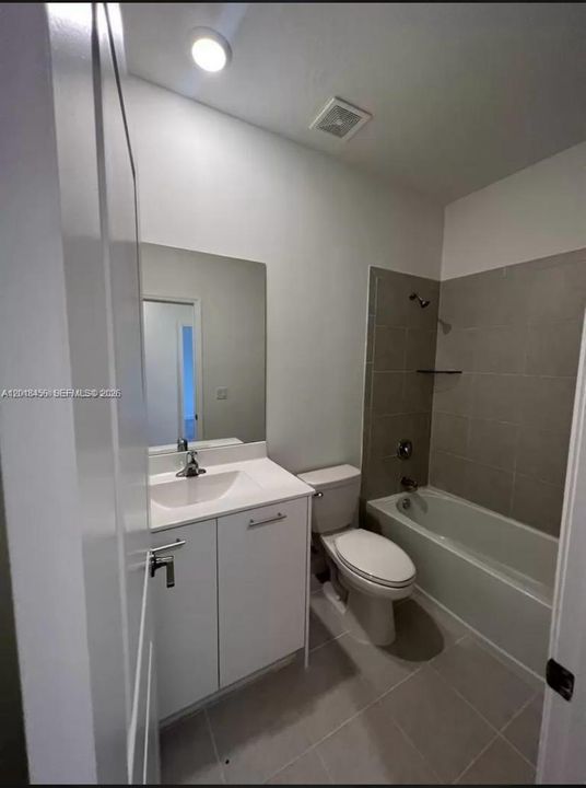 Active With Contract: $3,400 (3 beds, 2 baths, 1827 Square Feet)