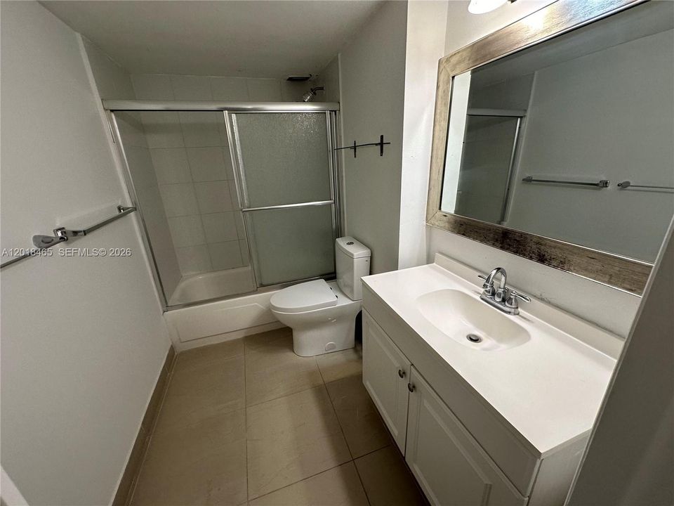 For Sale: $300,000 (1 beds, 1 baths, 865 Square Feet)