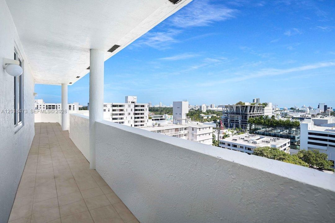For Sale: $799,000 (2 beds, 2 baths, 890 Square Feet)