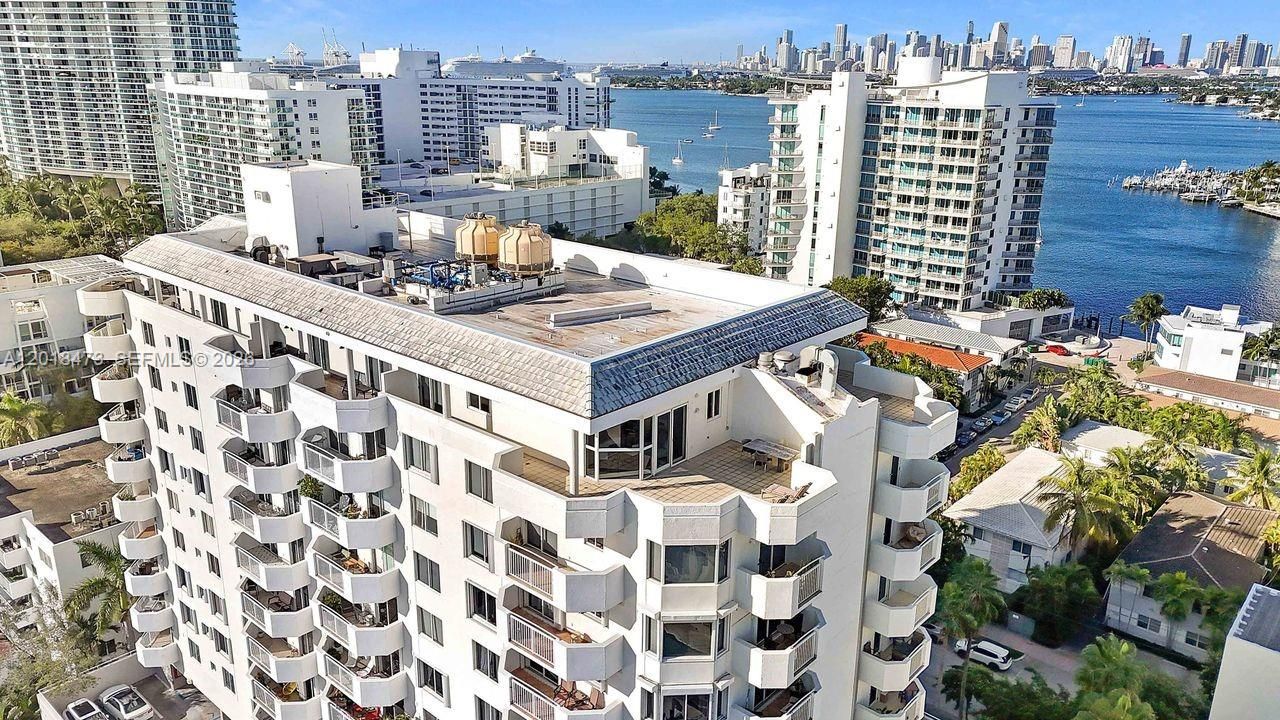 For Sale: $799,000 (2 beds, 2 baths, 890 Square Feet)