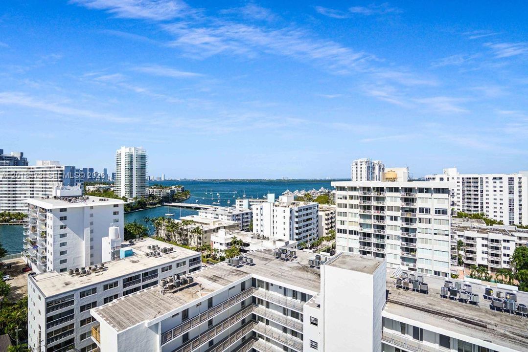 For Sale: $799,000 (2 beds, 2 baths, 890 Square Feet)