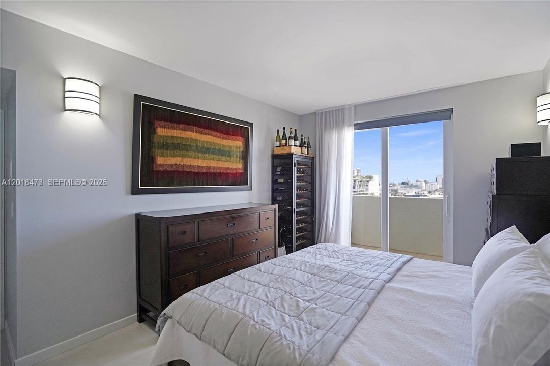 For Sale: $799,000 (2 beds, 2 baths, 890 Square Feet)