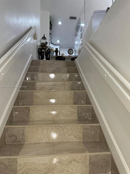 En Venta: $357,000 (2 camas, 2 baños, 1110 Pies cuadrados)