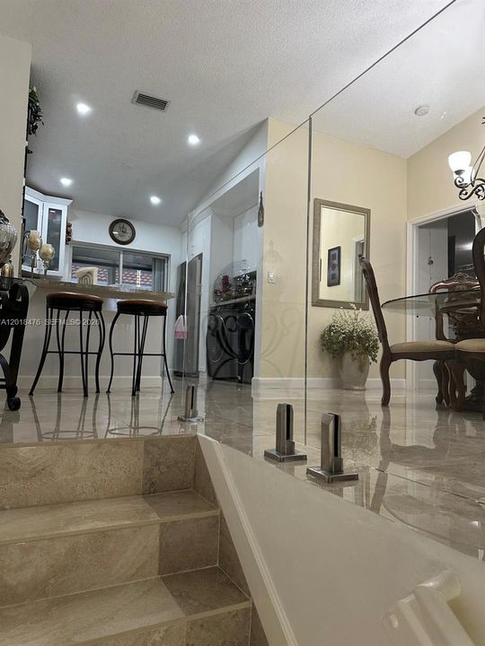 En Venta: $357,000 (2 camas, 2 baños, 1110 Pies cuadrados)