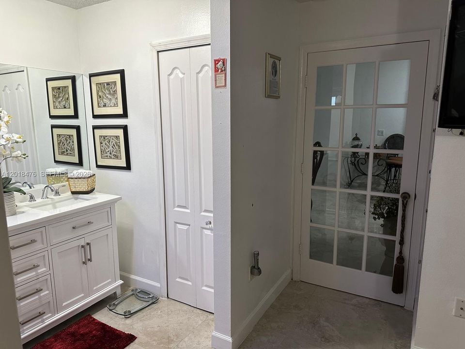 En Venta: $357,000 (2 camas, 2 baños, 1110 Pies cuadrados)