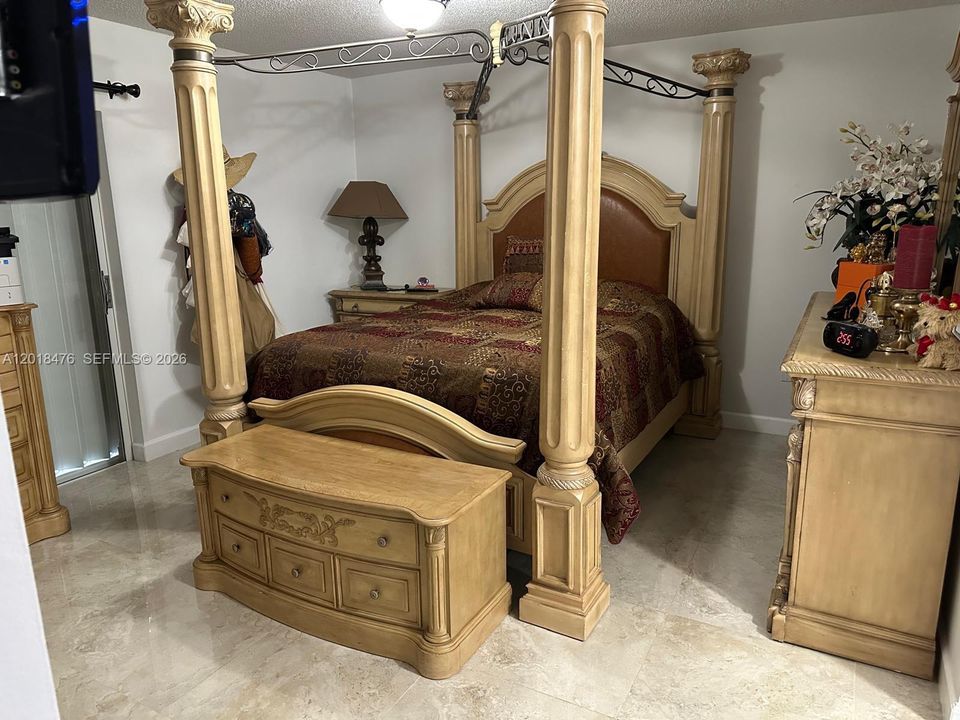 En Venta: $357,000 (2 camas, 2 baños, 1110 Pies cuadrados)