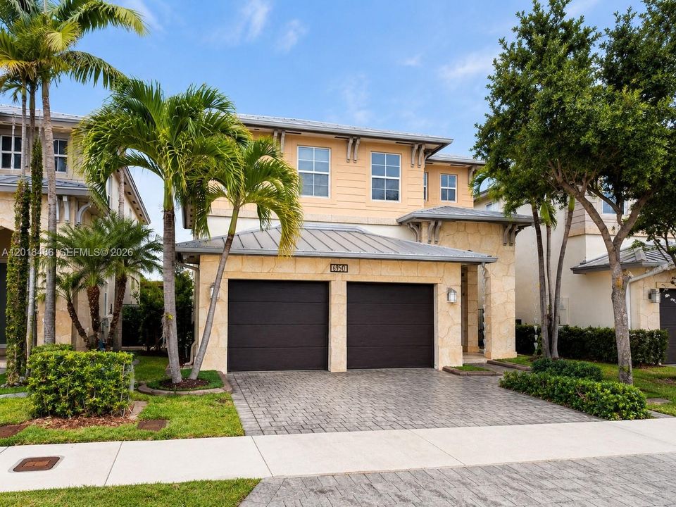 For Sale: $1,150,000 (4 beds, 4 baths, 2878 Square Feet)