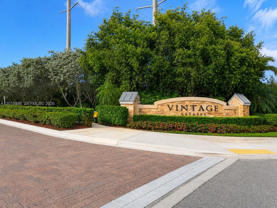 For Sale: $1,150,000 (4 beds, 4 baths, 2878 Square Feet)