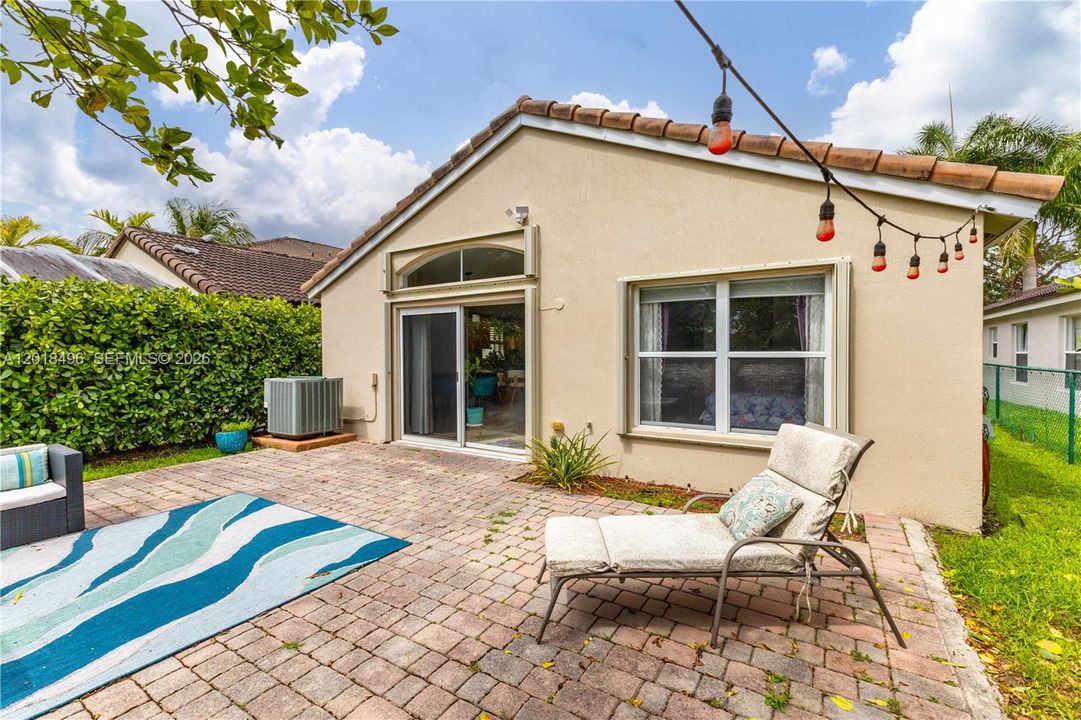En Venta: $425,000 (3 camas, 2 baños, 1336 Pies cuadrados)