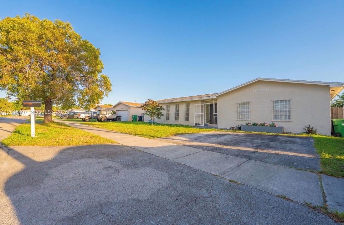 En Venta: $730,000 (5 camas, 3 baños, 2685 Pies cuadrados)