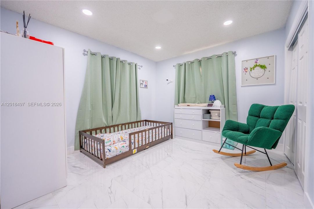 En Venta: $730,000 (5 camas, 3 baños, 2685 Pies cuadrados)