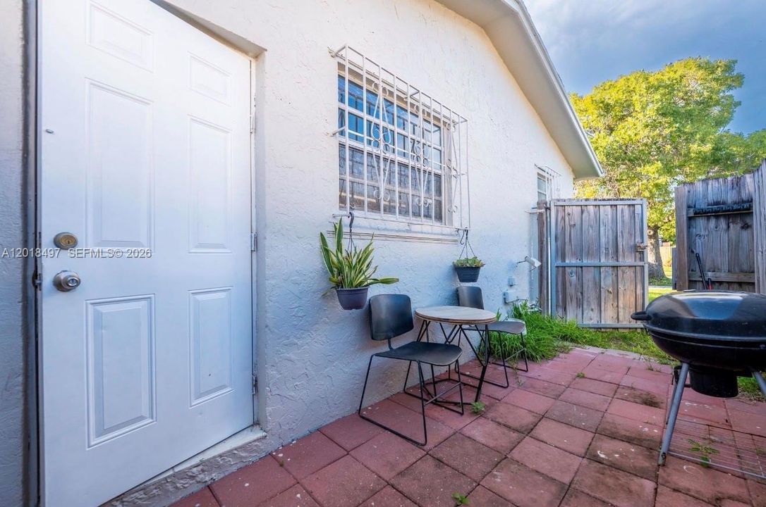 En Venta: $730,000 (5 camas, 3 baños, 2685 Pies cuadrados)