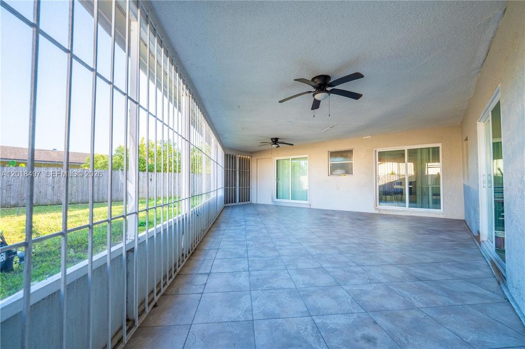 En Venta: $730,000 (5 camas, 3 baños, 2685 Pies cuadrados)