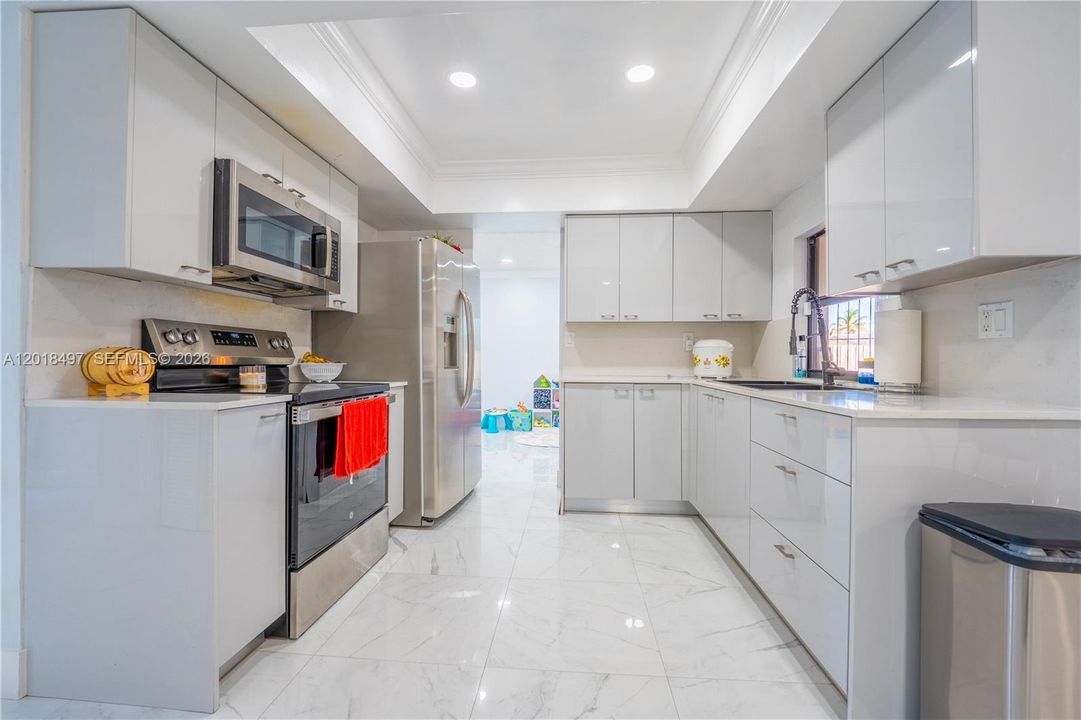 En Venta: $730,000 (5 camas, 3 baños, 2685 Pies cuadrados)