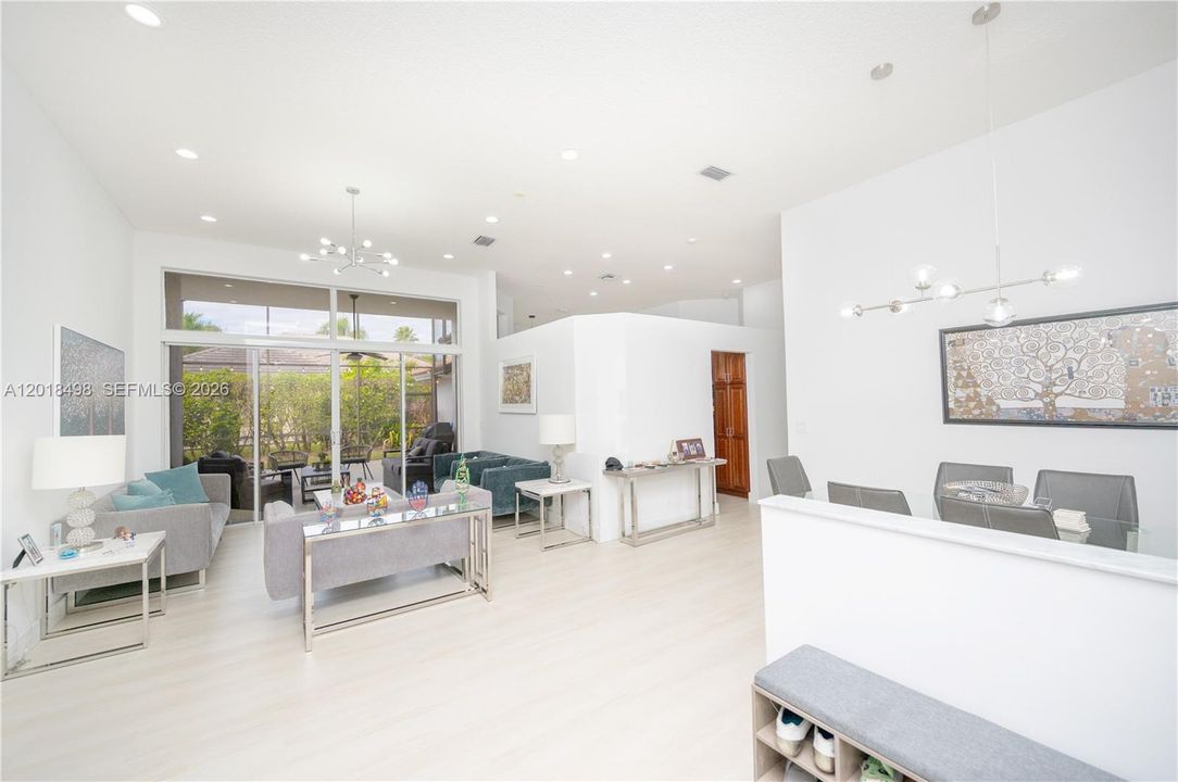 For Sale: $1,075,000 (5 beds, 4 baths, 2716 Square Feet)