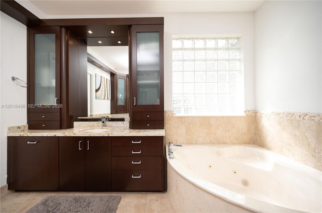 For Sale: $1,075,000 (5 beds, 4 baths, 2716 Square Feet)